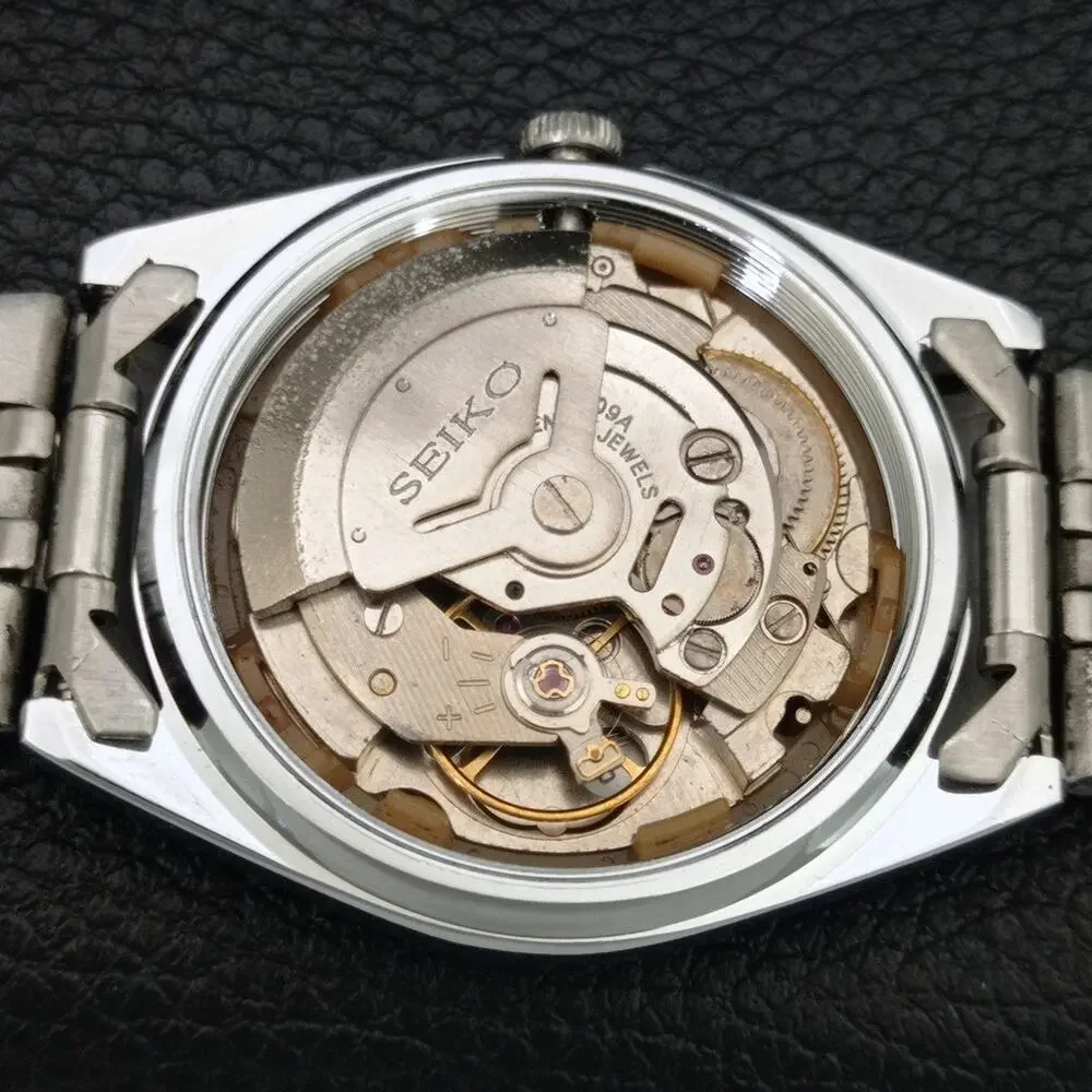 Vintage 1973 Seiko Automatic Mens Silver Watch W/daydate & Silver Accents